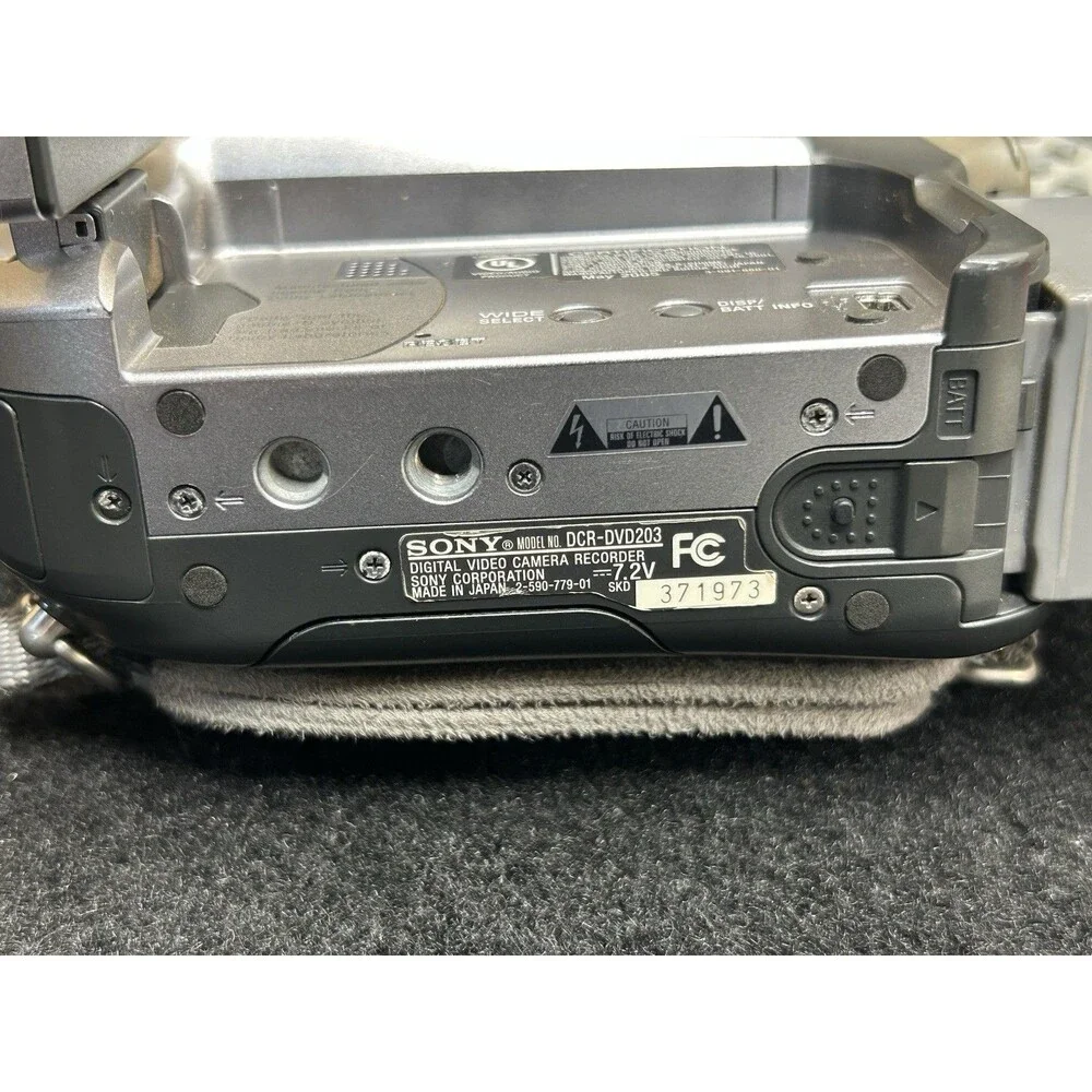 Sony Handycam DCR-DVD 203 DVD Camcorder 12x Optical Zoom with Accesories B-17